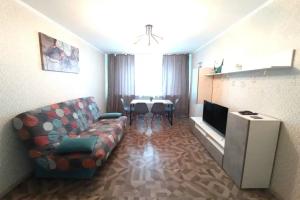 Уютная квартира с видом на горы в Кировском районе