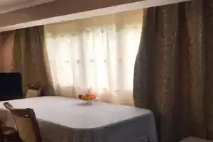 Квартира на берегу моря, Тхубун