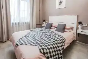 Семейная квартира с балконом недалеко от Смольного, Санкт-Петербург