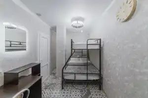 Трёхместный номер с двухъярусной кроватью, Москва