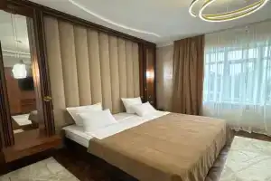 Трёхместный номер люкс 12, Черкесск