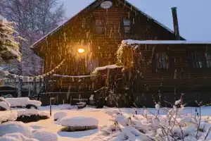 Теплый дом с камином