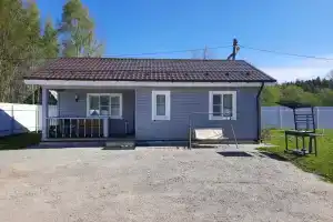 Загородный дом у озера