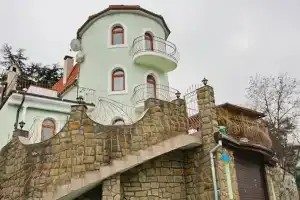 Дом в центре с видом на море