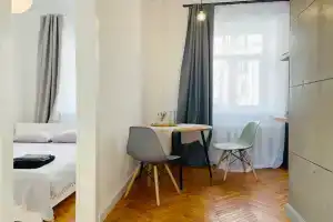 Уютная квартира с отдельной кухней в самом центре