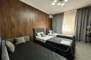 Трёхместный номер стандарт, Каменномостский