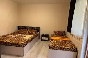 Четырёхместный номер стандарт, Агой