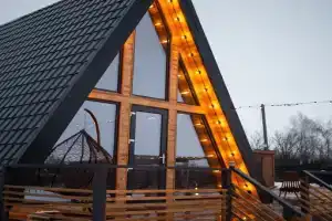 Треугольный дом в аренду с банным чаном и баней