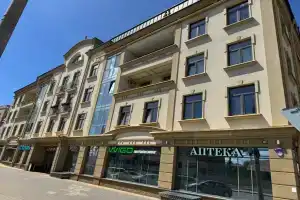 Апартаменты в новом доме , рядом с центром города .