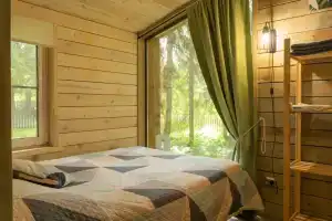 Очаровательный коттедж в хвойном лесу