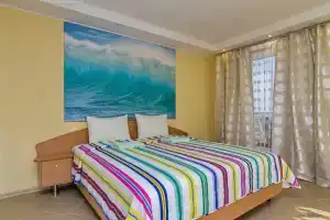 Двухкомнатный номер у моря с видом, Небуг