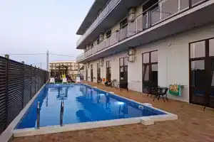 Трёхместный номер Трехместный номер с балконом, Береговое