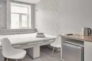 Уютная комната в многокомнатной квартире с видом на Невский проспект