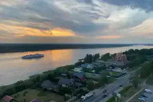 Уютная квартира с видом на реку Неву, Кировск
