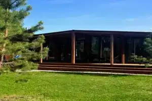 Уютный семейный домик с панорамными окнами с видом на лес, Подъём