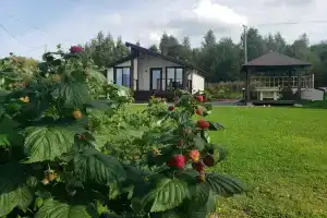 Домик у озера