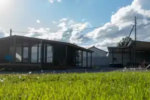 Уютный новый дом в стиле барнхаус