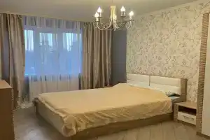 Уютная квартира в центре города с видом на озеро и часовню