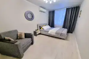 Уютная евродвухкомнатная квартира у метро Молодежная, Москва