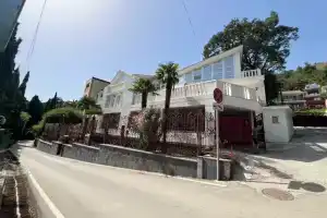 Вилла на берегу моря