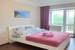 Уютная квартира с балконом рядом СибГму и Горсад