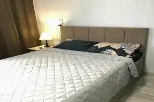 Уютная студия в новом доме у Трактора