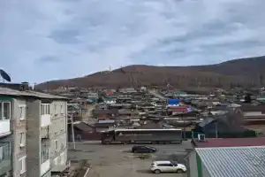 Уютная просторная квартира в центре города с видом на озеро и горы