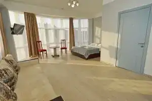 Семейный номер люкс с балконом, Лазаревское