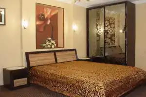 Уютная квартира в центре города на набережной.