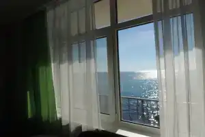 Студия с балконом на море, Отрадное