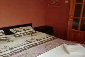 Свадебный, Кучугуры