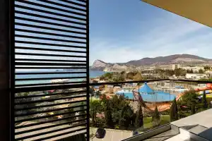 Премиум апартаменты с видом на море и горы в апарт-отеле Атлас 4*