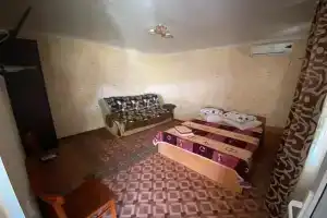 Домик с бассейном, Благовещенская