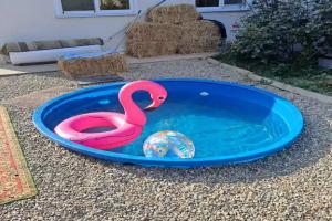 Уютная комната с видом на море