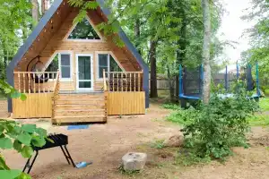 Амфрейм 6 местный у озера с баней, чаном и детской площадкой с батутом