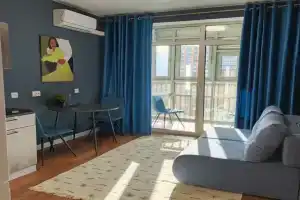 Светлая евродвухкомнатная в самом центре