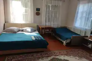 Деревенский домик с парковкой для большой и маленькой компании. Кругло, Старая Станица