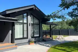 Роскошный коттедж на берегу озера