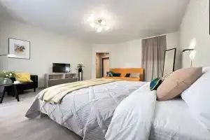 Sunny house 2шка студия с качелями на панорамной лоджии, Новосибирск