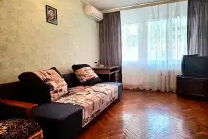 Уютная квартира рядом с Ейским лиманом во 2-м микрорайоне, Ейск