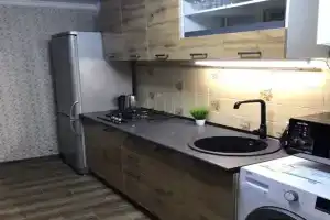 Уютный домик на тихой улице, Саки