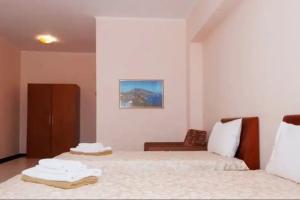 Трёхместный номер стандарт с видом на море, Ливадия