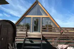 A-Frame на берегу реки, рыбалка с пирсом в Береговом
