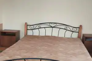 Тихое место для отдыха, Хоста