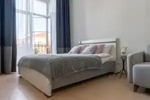 Апартаменты с балконом в центре Питера