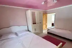Трёхместный номер стандарт, Гагра