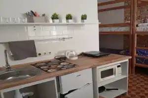 Номер для четверых в пяти минутах от моря с собственной кухней