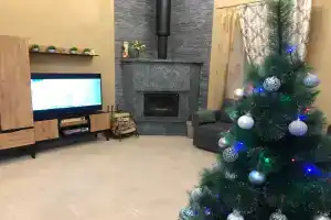 Уютный дом с камином и сауной у озера