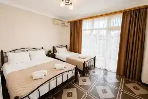 Трёхместный номер стандарт, Гагра