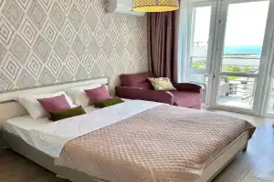 Двухкомнатный апартамент с видом на море, Севастополь
